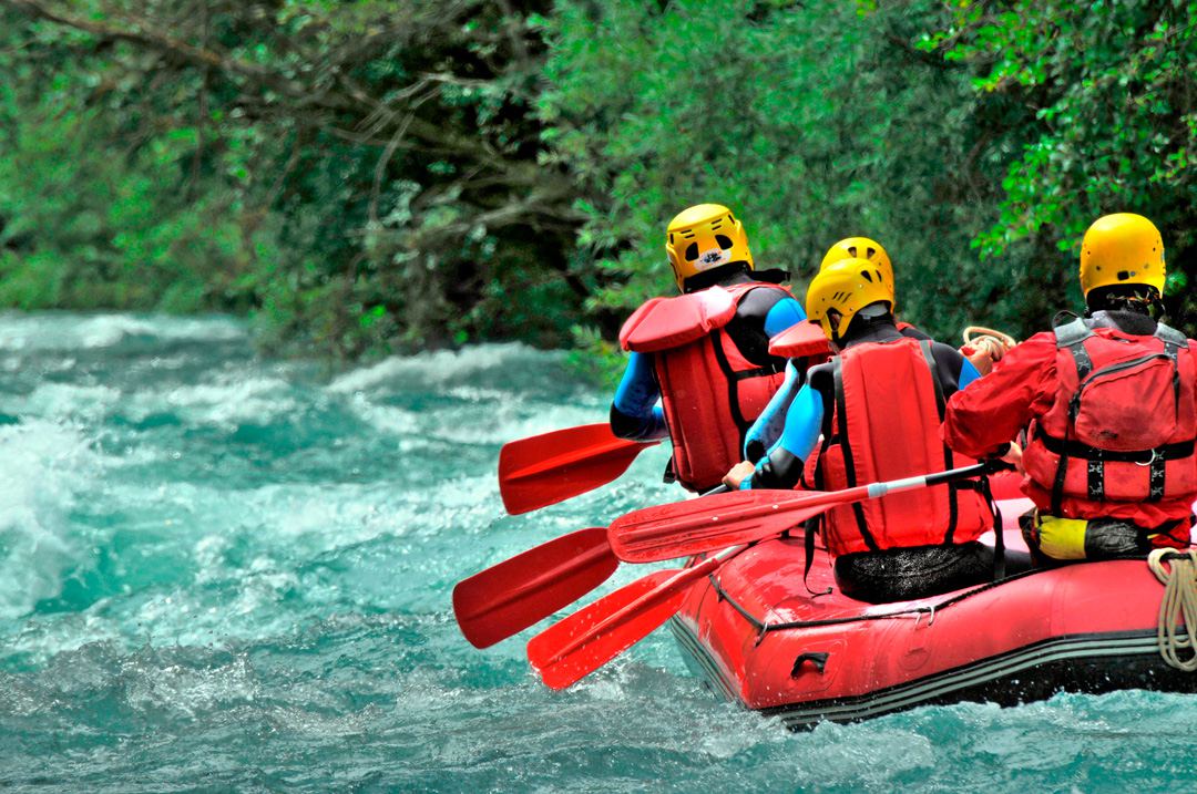 Aventura Total: Rafting & Tirolesa con Transporte