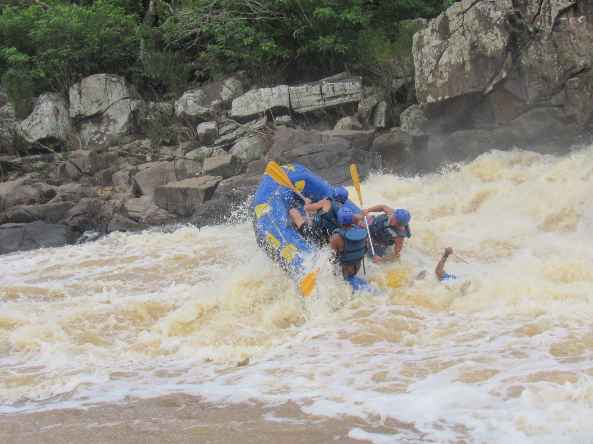 Aventura Total: Rafting & Tirolesa con Transporte
